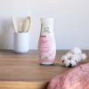 Un lait corporel hydratant et apaisant pour une peau douce et confortable au quotidien.