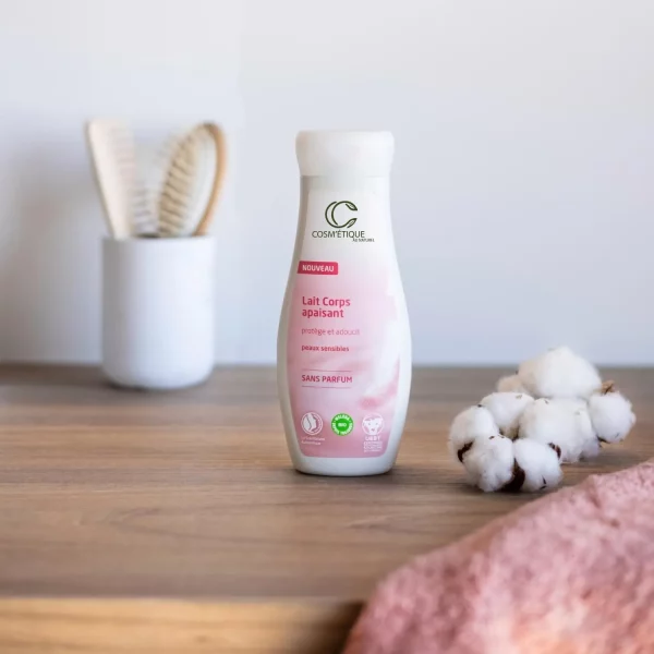 Un lait corporel hydratant et apaisant pour une peau douce et confortable au quotidien.